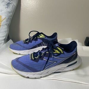 🔴⬇️ Diadora Mythos Volo 2 Navy and White Sneakers